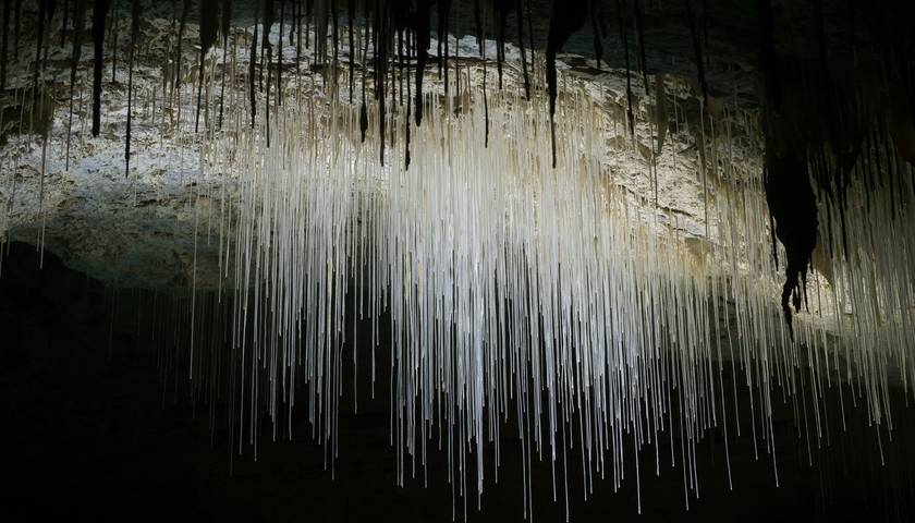 img-quelle-difference-entre-une-stalagmite-et-une-stalactite