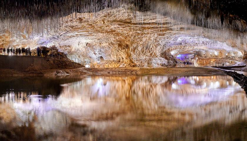img-les-grottes-de-france-un-reseau-riche-en-sites-souterrains-exceptionnels