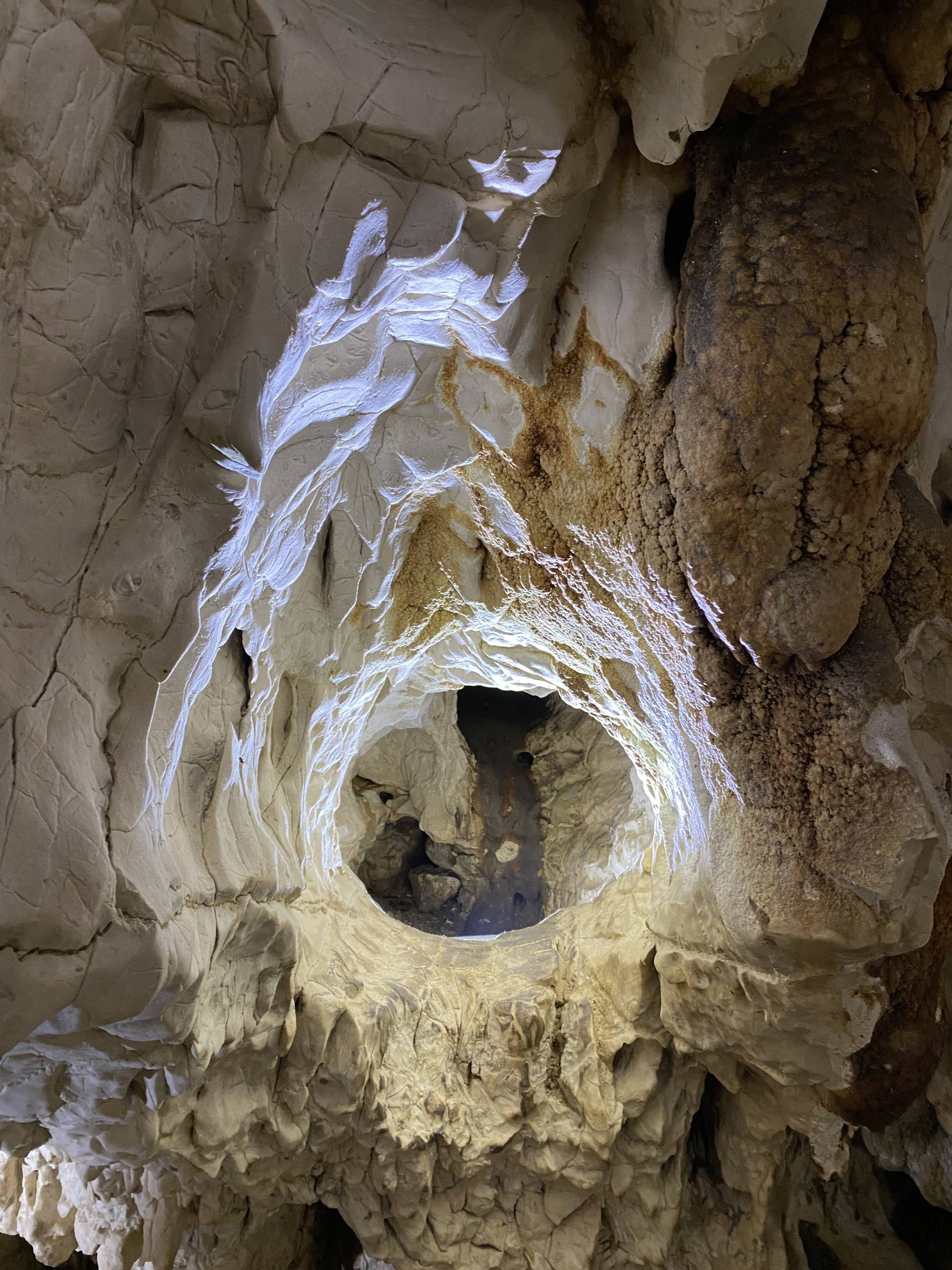 l'eau a creusé la grotte de thaïs