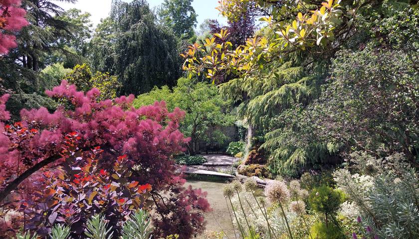 img-pourquoi-le-jardin-des-fontaines-petrifiantes-ferme-en-automne